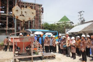 Read more about the article Topping Off Gedung FK Unimus Hadirkan Gubernur Jawa Tengah