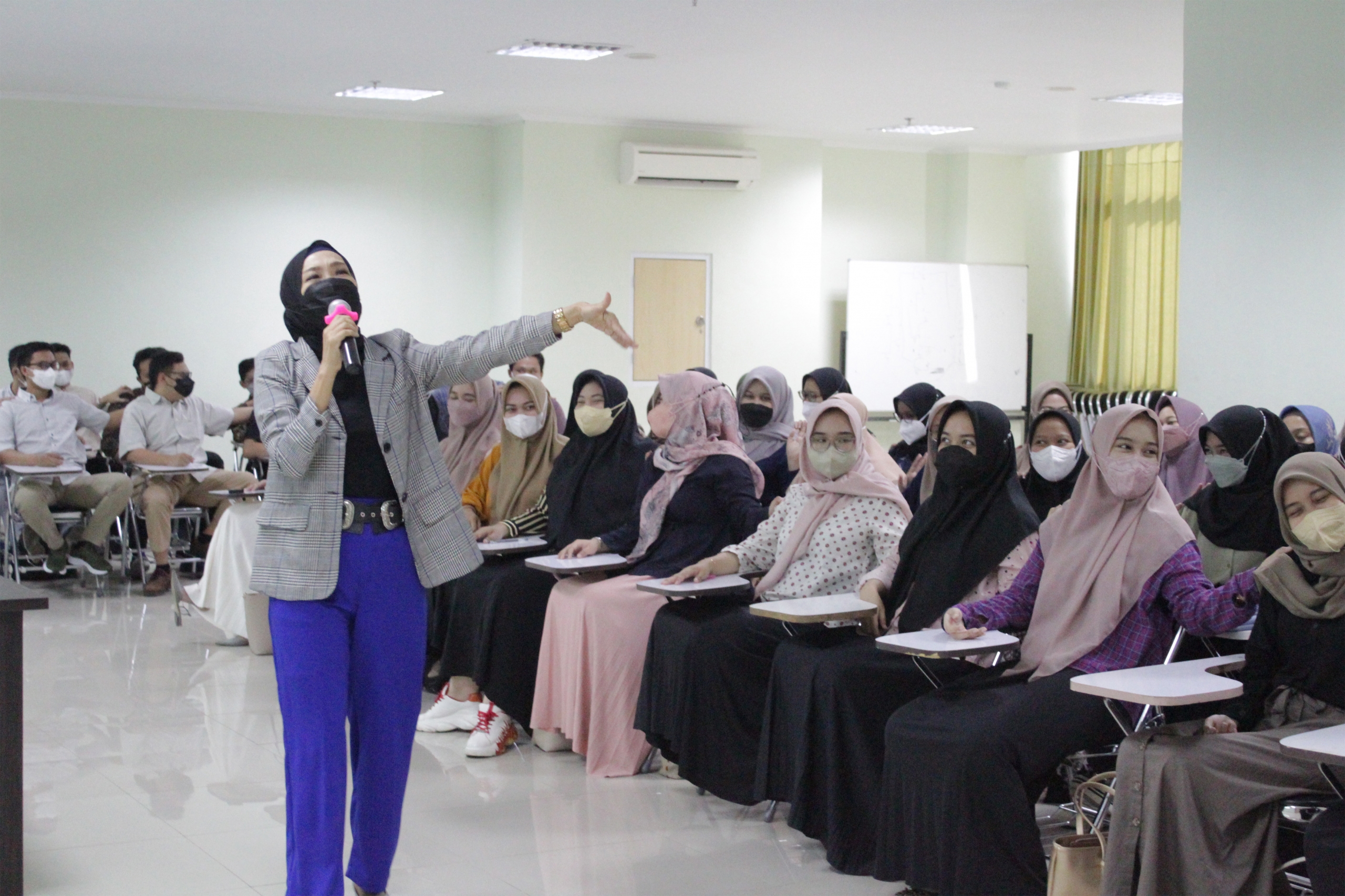 Read more about the article Untuk Menunjang Visi Misi dengan Penciri Kedokteran Komunitas, FK Unimus Gelar Pelatihan Public Speaking